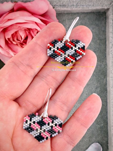 Beaded Earrings Pattern, Stitch Earrings, Holiday Beading, Earrings Patterns, Seed Bead Pattern, Brick Stitch Earrings, Silver Heart Earrings, Brick Stitch Pattern, Beaded Earrings Patterns