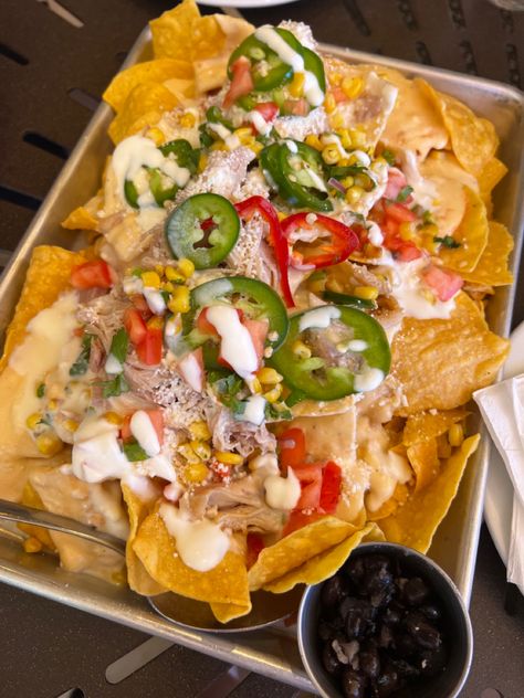 Tex Mex Aesthetic, Nachos Aesthetic, Honolulu Food, Aesthetic Hawaii, Santa Party, Dinner Aesthetic, Hawaii Honolulu, Super Bowl Food, Tex Mex