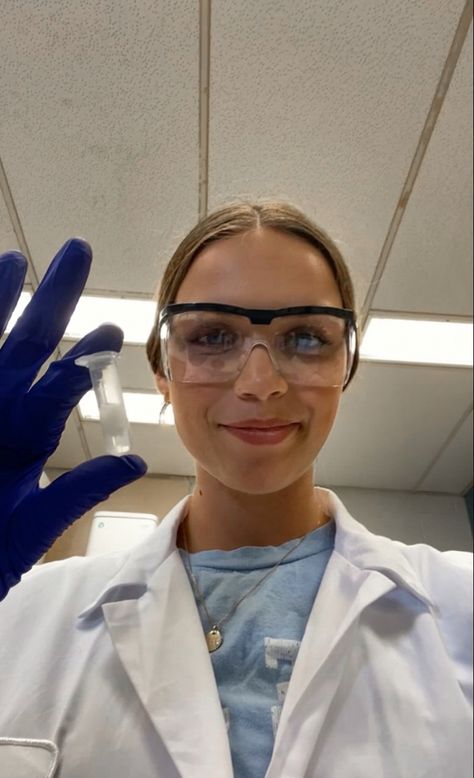 Lab research aesthetic with centrifuge tube Science Lab Outfit, Lab Technician Outfit, Pharmasict Girl Aesthetic, Lab Internship Aesthetic, Science Fair Aesthetic, Lab Partners Aesthetic, Genetic Counseling Aesthetic, Clinical Research Aesthetic, Biologist Aesthetic Lab