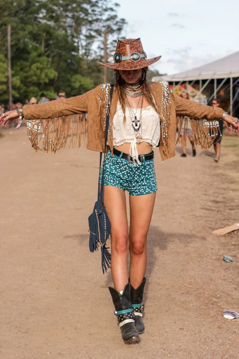 Colour Bomb Falls. – SPELL - USA Fall Festival Fashion, Falls Festival, Mode Coachella, Look Da Festival, Bohemian Schick, Camping Outfit, Festival Mode, Stile Boho Chic, Festival Inspo