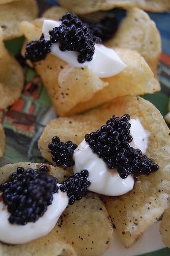 Potato Chips with Caviar and Champagne | Becky Larson | Flickr Caviar And Champagne, Caviar Appetizers, Mini Hamburgers, Caviar Recipes, Appetizer Menu, Small Bites, Potato Chips, Appetizer Snacks, Finger Foods