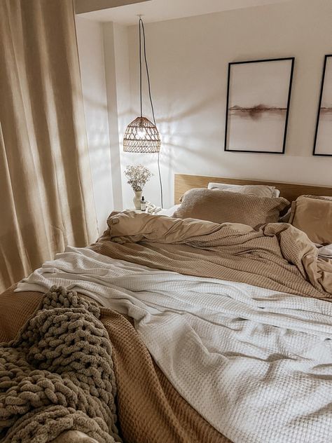 Layered neutral cozy bedding Tan Duvet Bedding, Brown And Beige Aesthetic Bedroom, Bedroom Tan Bedding, Tan Sheets Aesthetic, Light Brown Sheets Bedroom, Waffle Duvet Bedrooms, Tan Bed Sheets Ideas, Beige Linen Duvet Cover, Brown Bed Aestethic