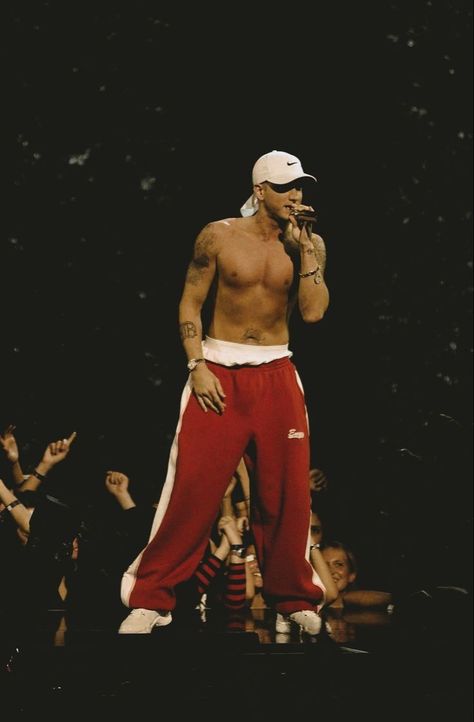 Eminem M&m, Eminem Poster, The Slim Shady, The Eminem Show, 90s Rappers, Eminem Wallpapers, Looks Hip Hop, Looks Rihanna, Eminem Photos