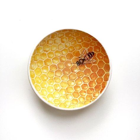 🌕🐝 #honeycomb #bowl #painted #pottery #porcelain Bee Artwork, Pottery Painting Designs, Painted Pottery, Bee Decor, Bee Art, Painted Vases, Pottery Designs, Ceramic Vases, Large Vase