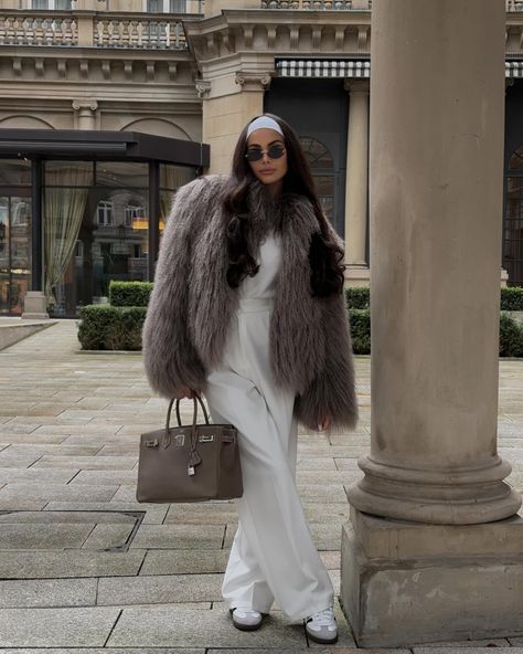 Match my vibe 🤍 @ducielondon *Ad / Werbung Fur Jacket Casual Outfit, Winter Outfits With Fur Coat, White Fur Coat Outfit Casual, Fashion Outfits2023, Brown Skin Baddie, White Fur Coat Outfit, Outfits With Fur Coats, Fur Coat Outfit Casual, Milan Outfits