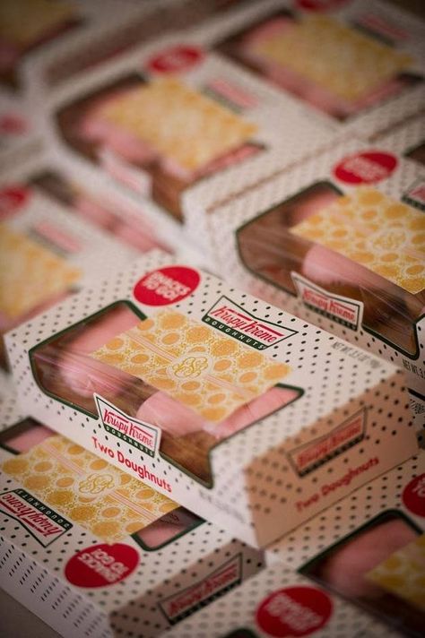 Krispy Kreme Wedding, Donut Wedding Favors, Budget Wedding Favours, Simple Wedding Favors, Homemade Wedding Favors, Edible Favors, Inexpensive Wedding Favors, Cheap Favors, Edible Wedding Favors