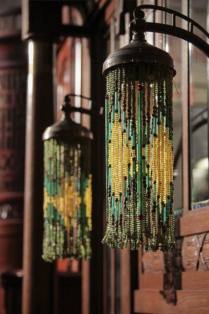 beaded glass shades...love... Painted Wall Borders, Beaded Lamp Shade, Deco Boho, Beaded Lampshade, Beaded Lamps, Lamp Diy, Deco Luminaire, Old Lamps, Diy Lamp Shade