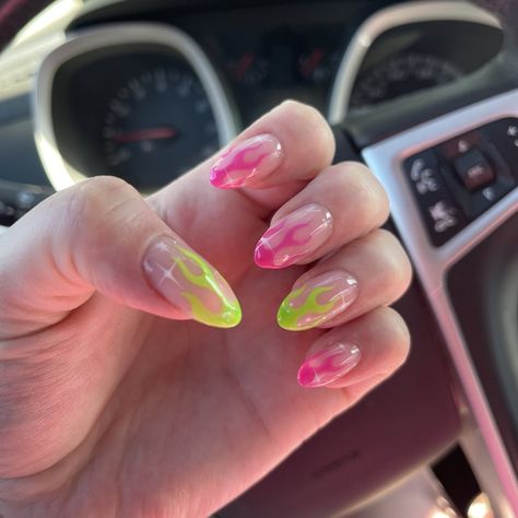 Neon hot pink and neon lime green handed flame gel nails nail art. Photo Credit and Nail Artist Maddie Cured on Instagram. Lime Green And Hot Pink Nails, Hot Pink And Neon Green Nails, Flame Gel Nails, Pink And Lime Green Nails, Hot Pink And Green Nails, Neon Pink And Green Nails, Lime Nails, Gel Nails Nail Art, Lime Green Nails