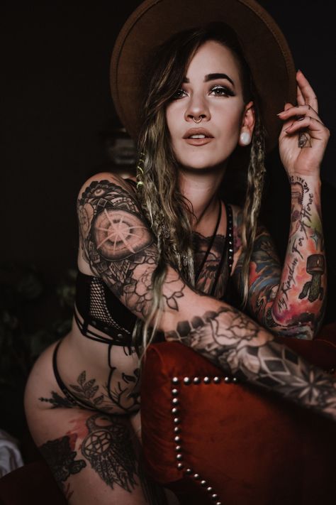 Inked Magazine Photoshoot, Alternative Model Photography, Editorial Tattoo, Rocker Photoshoot, Woman With Dreads, Tattoo Poses, Tattoo Photoshoot Ideas, Alternative Photoshoot, Tattoo Photoshoot