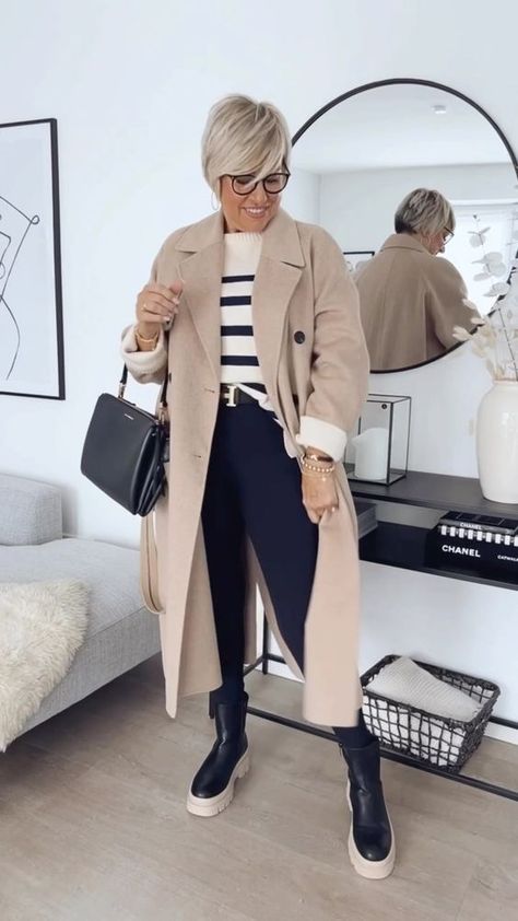 look casual chic Curl Short Hair, Autumn Styles, Hair Play, Outfit Links, Fur Coat Fashion, Look Casual Chic, How To Curl Short Hair, Outfit Mujer, Playing With Hair