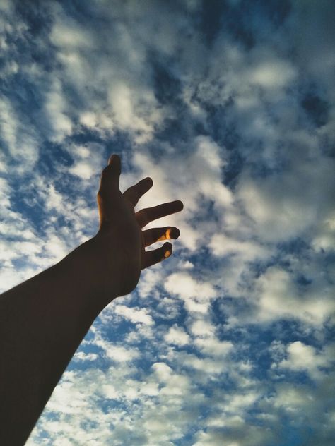 Ride, clouds, hand, love, sky, skies, aesthic, aesthetics, tumblr, tumblrposts, photohrapher, photography, photograph 5sos Aesthetic, Bio Love, Picture Cloud, Best Love Pics, Novi Stars, Goals Vision Board, Mehndi Designs Fingers, Aesthetics Tumblr, Sky Gif