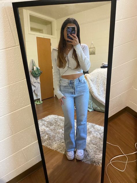 girl posing in a mirror with bootcut light wash jeans and a crop zip up and converse Converse School Outfit, White Converse Outfit Fall, White Converse Outfit Winter, Outfits With Platform Converse, White Platform Converse Outfit, Converse Outfit Winter, Simple Jeans Outfit, Converse Outfit Fall, Light Wash Jeans Outfit