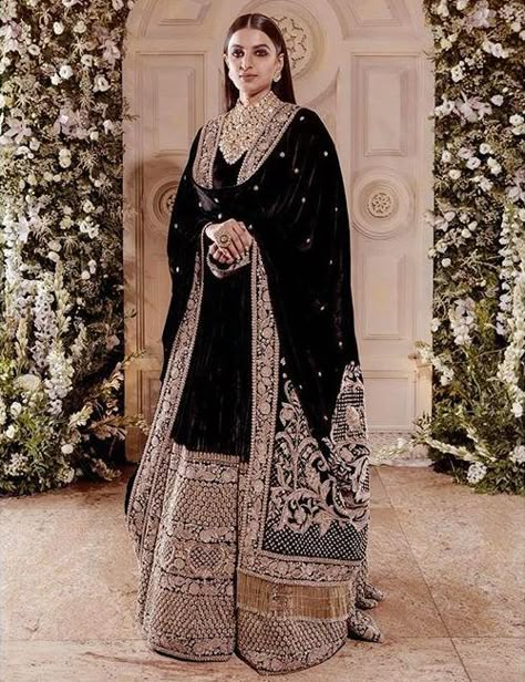 Winter Wedding Outfits, Nikkah Dress, Velvet Dress Designs, Bridal Lehenga Collection, Bridal Dresses Pakistan, Pakistani Wedding Outfits, Pakistani Fashion Party Wear, Salwar Kamiz, Velvet Clothes