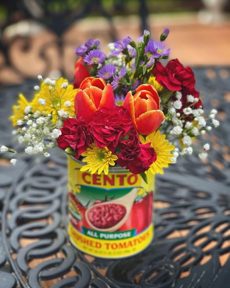 Tomato Can Flower Arrangements, Fiesta Centerpieces Mexican Wedding Table Decor, Tomato Can Centerpiece, Can Centerpieces, Mexican Flower Centerpieces, Flowers In Tomato Cans, Fiesta Flower Arrangements, Tin Can Flower Arrangements, Italian Tomato Can Centerpieces