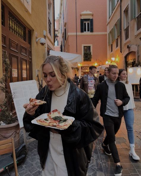 Angelica Blick on Instagram: “How love is actually spelled: PIZZA 🍕” Rome Pizza, Summer Outfits Italy, Italy Vacation Outfits, Rome Outfits, Rome Fashion, Rome Food, Angelica Blick, Rome Photo, Summer Vacation Outfits