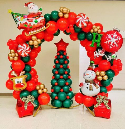 Tree Balloon, Christmas Party Backdrop, Balloon Arch Decorations, Christmas Arch, Christmas Balloon Decorations, Holiday Balloons, Christmas Photo Booth, Balloon Arches, Diy Balloon Decorations