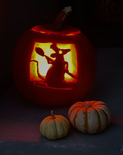 Pumpkin Carving Inspo, Diy Pumpkin Carving, Awesome Pumpkin Carvings, Funny Pumpkin Carvings, Halloween Pumpkin Crafts, Pumpkin Cravings, Cute Pumpkin Carving, Disney Pumpkin Carving, Pumkin Carving