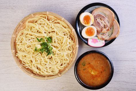 Tsukemen Recipe: 3 Tips for Making Tsukemen Ramen Tsukemen Ramen Recipe, Tsukemen Ramen, Gordon Ramsay Beef Wellington, Fresh Ramen Noodles, Wellington Recipe, Beef Wellington Recipe, Tonkotsu Ramen, Ramen Recipe, Chef Gordon