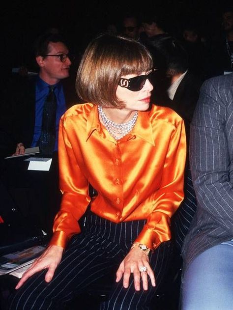 Anna Wintour Young, 90s Fashion For Women, Style Icons Women, 1990 Style, Anna Wintour Style, Chanel Suit, Magazine Vogue, Fashion Week Outfit, Red Slip Dress