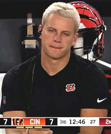 Nfl Bengals Wallpaper, Joe Burrow Blonde, Joe Burrow Boyfriend Aesthetic, Joe Burrow Shirtless, Joe Burrow Aesthetic, Joe Burrow Wallpaper, Joe Burrow Cute, Joe Brrrr, Joe Shiesty