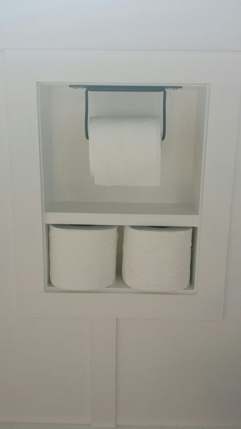 Built In Shelves Behind Toilet, Toilet Paper Holder In Wall, Toilet Paper Niche Bathroom Ideas, Toilet Paper Placement Bathroom, Inset Toilet Paper Holder, Hidden Toilet Paper Storage, Built In Toilet Paper Holder, Toilet Paper Niche, Toilet Paper Storage Ideas