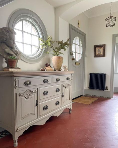 French Linen Chalk Paint, Annie Sloan French Linen, Minton Tiles, Period Living, Wall Paint Colors, Window Frames, French Linen, Annie Sloan, Hallway Decorating