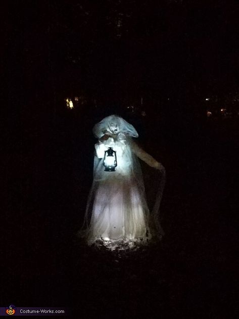 Light Up Ghost Costume, Banshee Makeup, Banshee Costume, Theater Bizarre, Light Up Halloween Costumes, The Banshee, Light Up Costumes, Ghost Halloween Costume, Tulle Cape