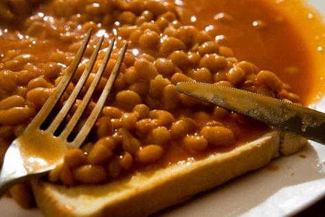 Are you making beans on toast wrong? Heinz employs ‘etiquette expert’ to show how | British food and drink | The Guardian Graham Turner, Heinz Beans, Beans On Toast, Best Butter, English Breakfast, Grated Cheese, British Food, White Bread, Baked Beans