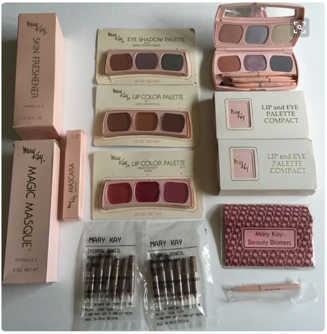 Vintage Mary Kay...I'm guessing from the 80's because I owned a lot of these! Lip Lickers, Vintage Mary Kay, Mary Kay Products, Lip Color Palette, 13 Makeup, Vintage Makeup Ads, Mary Kay Pink, Makeup Ads, Mary Kay Cosmetics