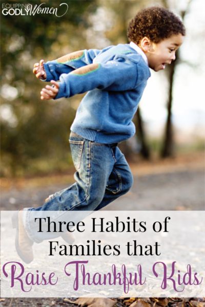 These are some really great habits families can use to raise kids who are thankful in today's world. It's never too late! Entitled Kids, Body After Baby, Natural Pregnancy, Real Moms, Preparing For Baby, Before Baby, Christian Parenting, First Time Moms, Friends Mom