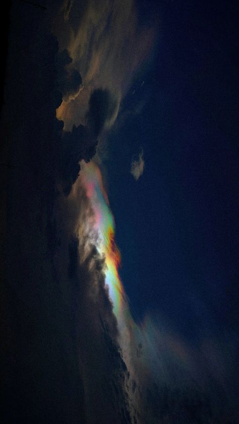 Iridescent Wallpaper, Cloud Iridescence, Iridescent Aesthetic, Iridescent Clouds, Dreamy Clouds, Lovely Pictures, Atmospheric Phenomenon, Cloud Wallpaper, Special Interest