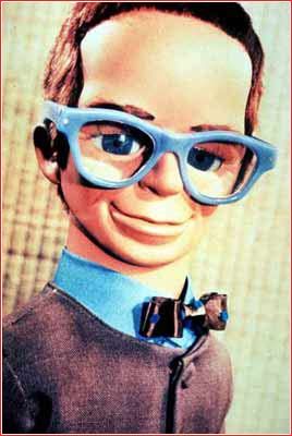 Brains - blue glasses, indigo shirt and charcoal nehru jacket teamed with a vintage bowtie! Joe 90, Thunderbirds Are Go, Tv Vintage, Childhood Memories 70s, Gerry Anderson, Trivia Night, Movies And Series, Old Tv Shows, Retro Tv