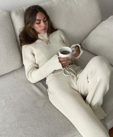 Lounge Wear Aesthetic, Feminine Loungewear, Aesthetic Loungewear, Lounge Wear Outfit, Loungewear Aesthetic, Elegant Loungewear, Cashmere Loungewear, Chic Loungewear, Cozy Winter Fashion