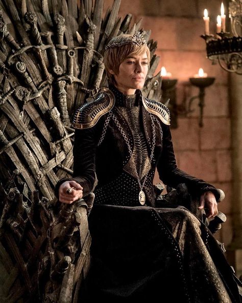 New photo of Cersei in season 8. ALSO ALSO ALS Cersei Lannister Wallpaper, Cercei Lannister, Game Of Thrones Queen, Game Of Thrones Cersei, Queen Cersei, Game Of Thrones Outfits, The Iron Throne, Game Of Thrones Facts, Game Of Thrones Costumes