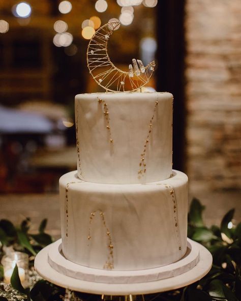 If you read your horoscope religiously or swear your love was written in the stars, here are some celestial wedding ideas that'll leave you starry-eyed! Moon Cake Topper, Celestial Wedding Theme, Starry Night Wedding, Wedding Cake Alternatives, Celestial Wedding, Cool Wedding Cakes, Mooncake, Sweet 15, Second Weddings