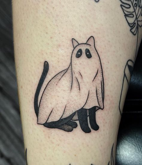 Ghost Cat Tattoo, Vintage Halloween Cat, Cat Tattoo Design, Cute Cat Tattoo, Black Cat Tattoos, Ghost Tattoo, Scary Tattoos, Cat Tattoos, Creepy Tattoos