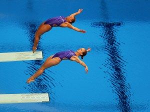 Kelci Bryant and partner Abby Johnston won the silver medal Sunday in Women’s Synchronized 3-meter Springboard Olympic Diving, High Diving, Diving Photos, Diving Springboard, Women's Diving, Diving Board, Synchronized Swimming, Gymnastics Videos, Swimming Diving