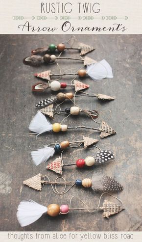 Rustic twig arrow ornaments by Yellow Bliss Road, featured on FunkyJunkInteriors.net Hantverk Diy, Rustic Christmas Ornaments, Feather Crafts, Navidad Diy, Rustic Christmas Tree, Boho Christmas, Handmade Christmas Ornaments, Main Game, Nature Crafts