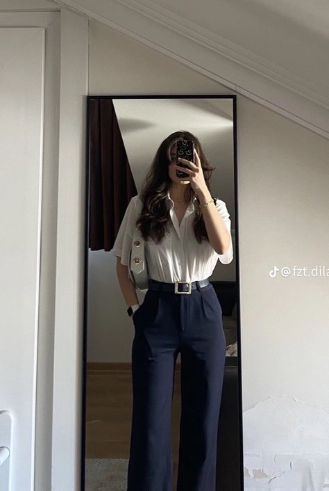 Elegant Casual Outfit College, Navy Monochrome Outfits For Women, Exam Outfit Aesthetic, Outfit Ideas For Petite Women Body Types, Civil Engineering Outfit Women, Research Defense Outfit, Dressing Sense Girls Fashion, Law School Outfit Student, Graduation Ceremony Outfit Ideas