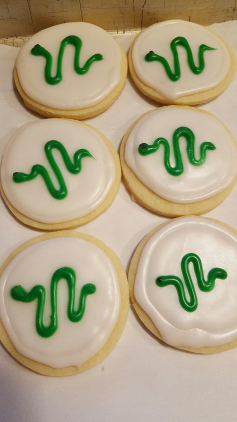 Harry Potter Birthday Party Ideas Slytherin, Slytherin Snacks, Slytherin Food, Slytherin Cookies, Slytherin Party, Harry Potter Cookies, Slytherin Pride, Baking Goods, Harry Potter Birthday Party