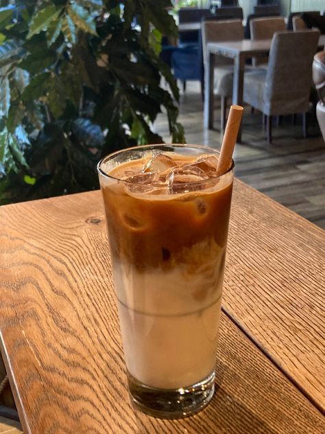 Iced Vanilla Latte, Local Bakery, Vanilla Latte, Vanilla Coffee, Coffee Addict, Yummy Recipes, Iced Coffee, Grocery Store, Vanilla