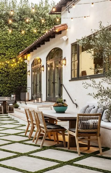 Mediterranean Outdoor Patio, Spanish Landscaping, Spanish Style Backyard, Spanish Backyard, Outdoor Table Chairs, Mediterranean Backyard, Mediterranean Patio, Spanish Style Home, Spanish Style Homes