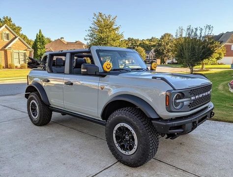 Cactus Gray Bronco, Cactus Grey Bronco, Ford Bronco Big Bend, Ford Bronco Cactus Grey, Bronco Big Bend, Cactus Grey Ford Bronco, Riding Outfit Equestrian, Bronco Car, Dream Cars Audi