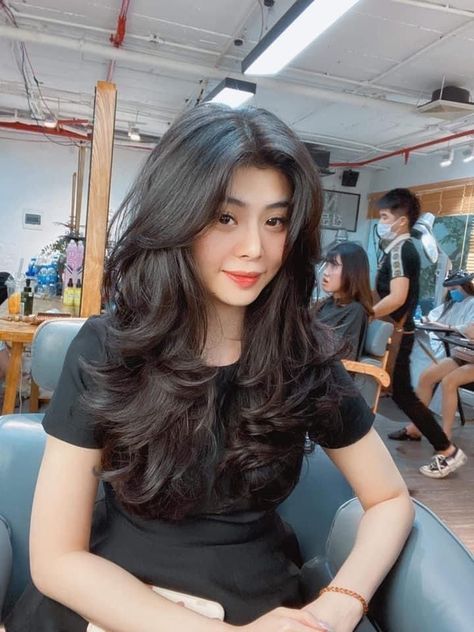 Med Length Wolf Haircut, 90s Blowout Asian Hair, Flicks Haircut Long Hair, Flicked Hairstyles, Blowout Hair Volume, Flicks Haircut, Haircuts For Long Hair With Layers, Haircut Inspo, Hairstyles For Layered Hair