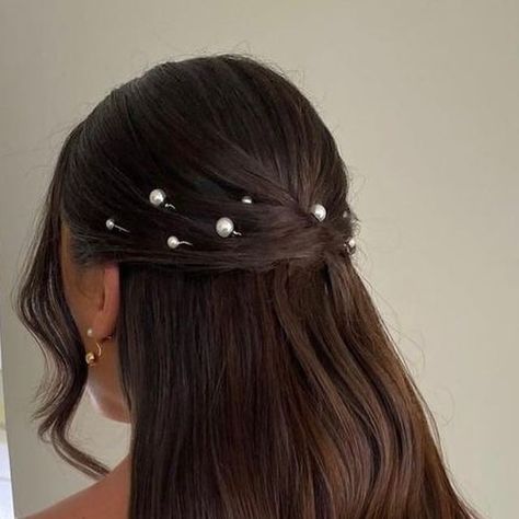 Medium Hair Bride Hairstyles, Bride With Straight Hair, Hair Pinned Behind Ears Wedding, Half Up Half Down Wedding Hair Pearls, Wedding Hair For Straight Hair, Half Up Half Down With Pearls, Bride Hairstyles Straight Hair, Straight Bridal Hair, Straight Hair Bride