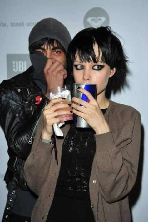 Alice Glass, Crystal Castles, Castle Aesthetic, Saints Row, Crystal Castle, The Dude, Emo Girls, Pose Reference Photo, Girl Gang