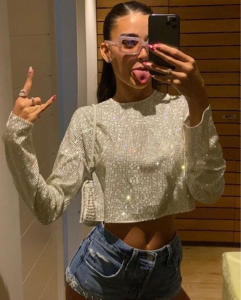 Glitter Crop Top, Harry Styles Outfit, Model Outfit, Party Fits, New Years Outfit, Beauty Dress, Outfit Look, Teen Fashion Outfits, Looks Vintage