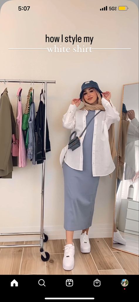 Hijabi Bucket Hat Outfit, White Shirt Modest Outfit, Hijabi White Shirt Outfit, Hijab Outfit With Sneakers, Oversized Tshirt Outfit Women Hijab, Oversized Shirt Hijab Outfit, White Tshirt Outfit Hijab, Hijab With Bucket Hat Outfit, Shirt Dress Hijab Outfit