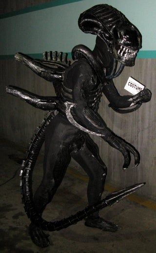 Alien Warrior Costume From Aliens : 8 Steps - Instructables Xenomorph Costume, Mens Halloween Costumes Diy, Diy Alien, Men Halloween Costumes, Alien Warrior, Diy Haunted House Props, Most Creative Halloween Costumes, Halloween Costumes 2022, Diy Halloween Games