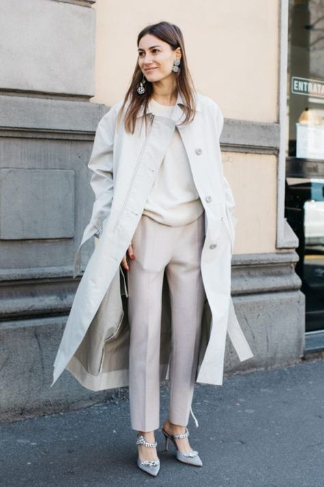 Manolo Blahnik Lurum, Giorgia Tordini, Modern Womens Fashion, Pants Women Fashion, Block Dress, Clothing Inspiration, Neutral Outfit, Street Style Chic, Simple Shirts